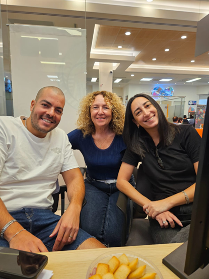 רינת חצבאני עם הרד וקטי גברא